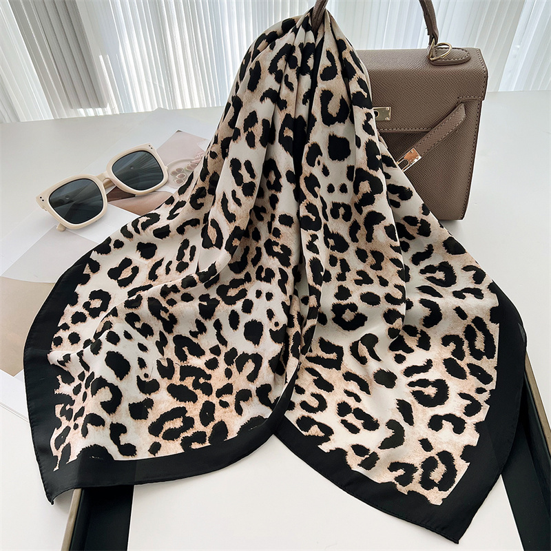 70Cm Vierkante Luxe Luipaard P - Silk Neck Scarf recensie en prijs