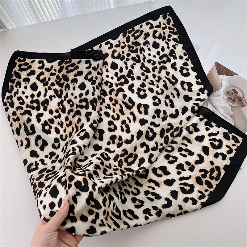 70Cm Vierkante Luxe Luipaard P - Silk Neck Scarf recensie en prijs