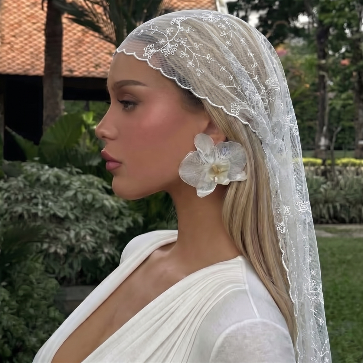 Witte bloemenkant mesh hoofdsj - Ascot Neck Scarf recensie en prijs