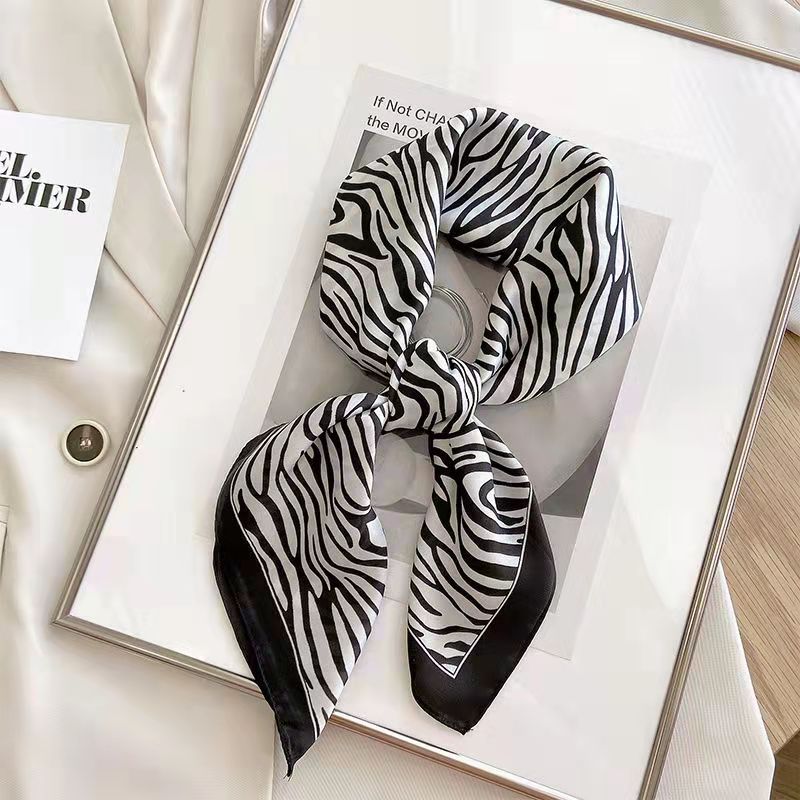 Nieuwe Mode Zebra Gedrukt Vier - Ascot Neck Scarf recensie en prijs