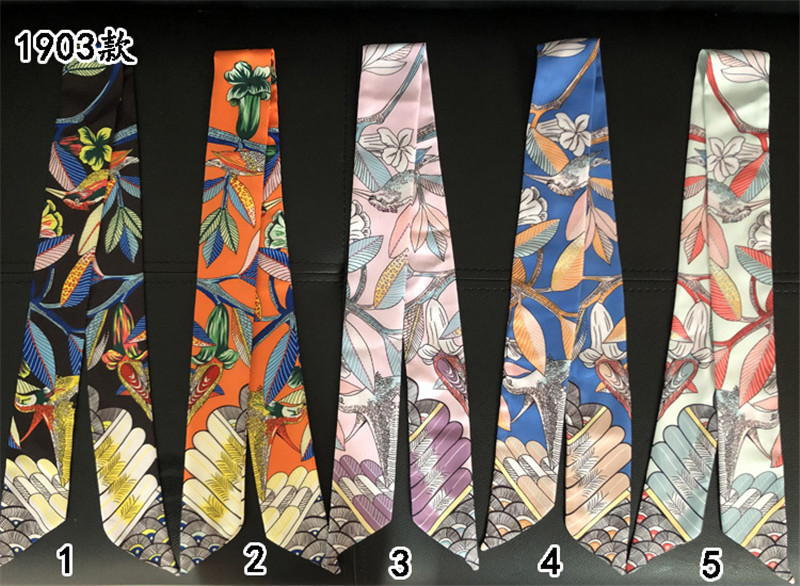 Luxe Merk Hummingbird Print Sk - Silk Neck Scarf recensie en prijs