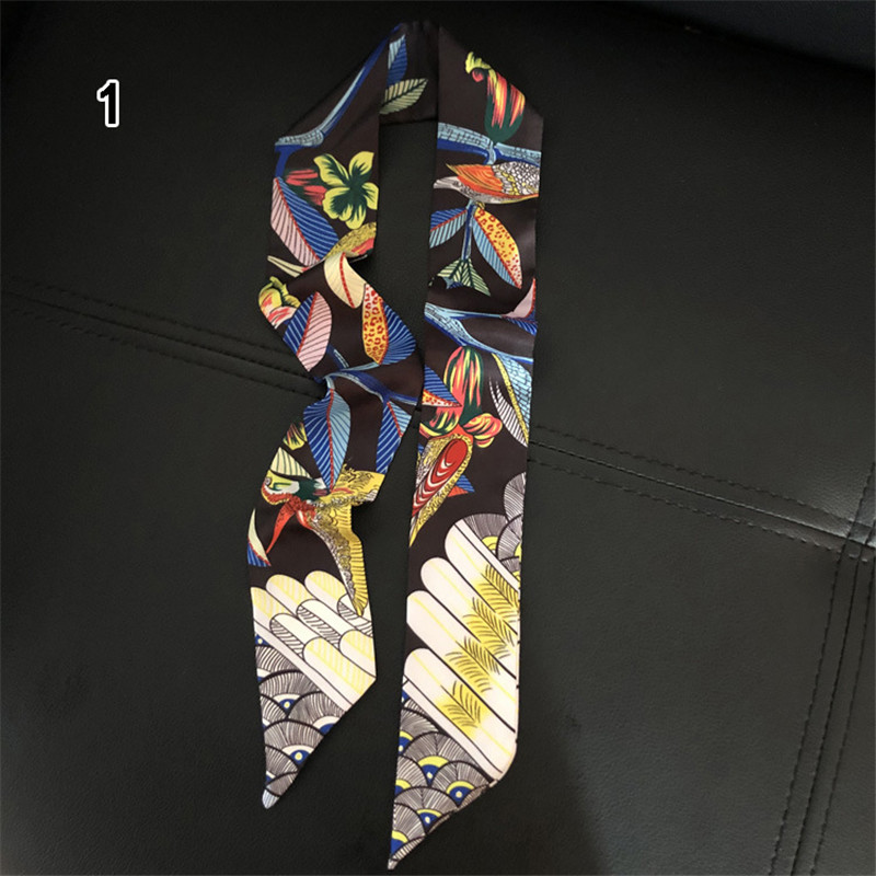 Luxe Merk Hummingbird Print Sk - Silk Neck Scarf recensie en prijs